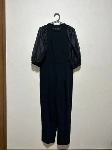 블랙 퍼프 슬리브 올인원