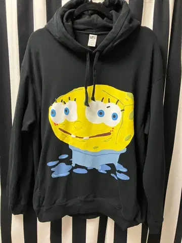 유니클로 스펀지밥 후드티 블랙 XL