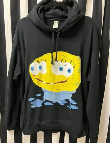 유니클로 스펀지밥 후드티 블랙 XL