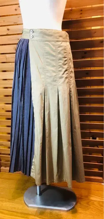 BASCO/면100% 랩 스커트풍 플리츠 스커트 (베이지