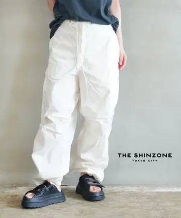 THE SHINZONE 화이트 카고 팬츠