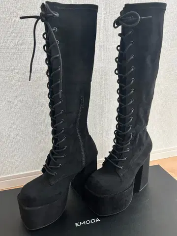 레이스업 핏 부츠 블랙 스웨이드 통굽 EMODA