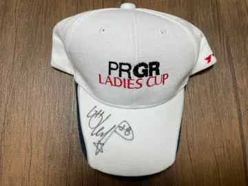 이보미 프로 PRGR LADIES CUP 화이트 캡 사인 포함