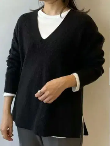 안피로 코튼 믹스 니트 V넥 풀오버