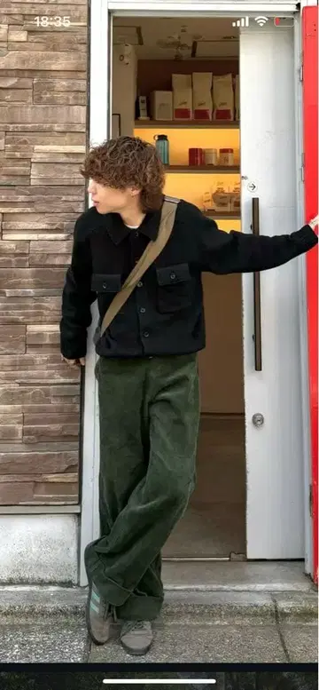 류세이군, 올리브 그린 코듀로이 와이드 팬츠