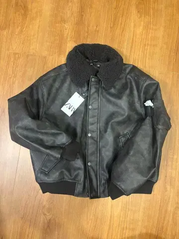 ZARA 인조 가죽 탈부착 가능한 카라 부착 자켓