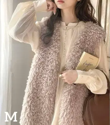 미사용 새상품 Classical ELF 보아 베스트 베이지 M 사이즈