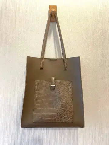 [ 새상품급 ] 브라운 합성 피혁 토트백 크로커다일 무늬 포켓 부착