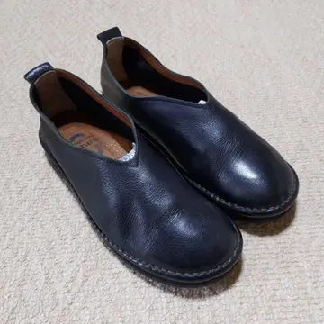 ramble comfort 블랙 컬러 가죽 V컷 슬립온 24.5cm 상당