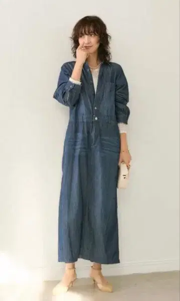 리브로도와 데님 원피스