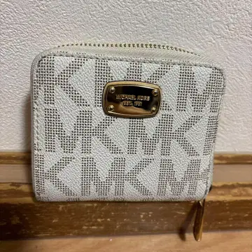 새상품급 MICHAEL KORS MK 로고 접이식 지갑