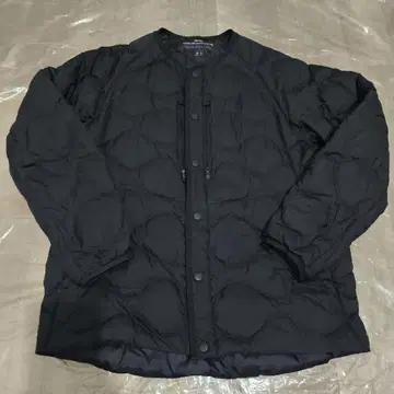 유니클로 화이트 마운티니어링 다운 자켓