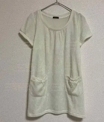 연한 옐로우 컬러 반팔 니트 크루넥 니트