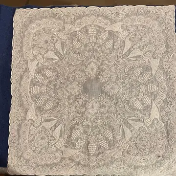 스와토의 레이스 손수건