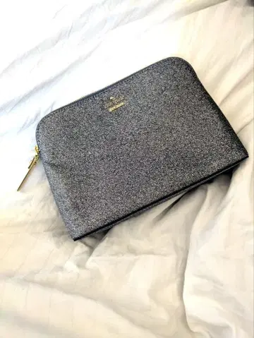 미사용 실버 라메 파우치 케이트 스페이드