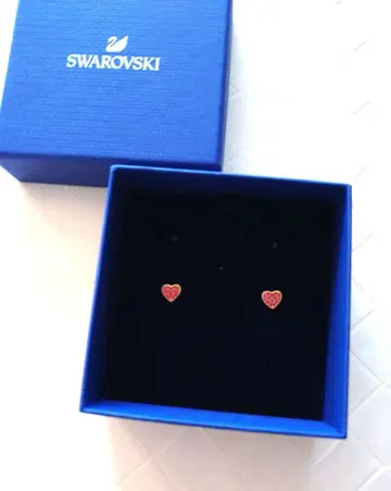 스와로브스키 새상품 새빨간 하트 귀걸이 SWAROVSKI