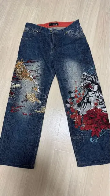 호랑이와 용 자수 데님 팬츠