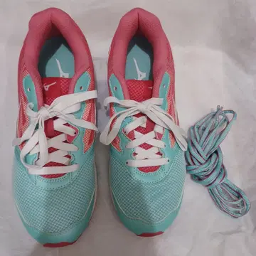 미즈노 스카이블루 핑크 스니커즈