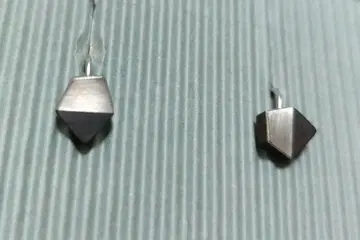 기하학 실버 & 블랙 후크 귀찌