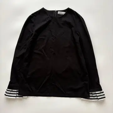 보더스 앳 발코니 소매 프릴 긴팔 티셔츠 블랙 코튼