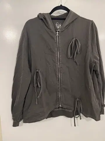 프리미엄 스칼라 리본 포함 후드티