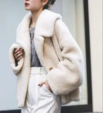 NOBLE 스노우 보아 빅 칼라 코트