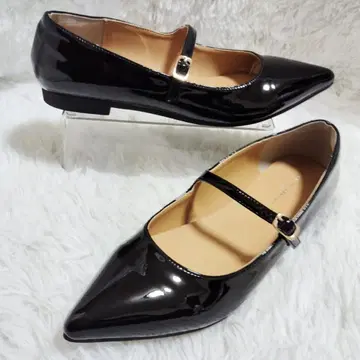 컨디션 최상 유나이티드 애로우즈 36.5 블랙 에나멜 스틸레토 플랫