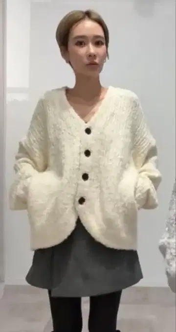 ELLIE 롱 부클레 가디건 [ WHITE ]