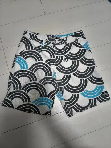Quiksilver 파도 무늬 숏팬츠