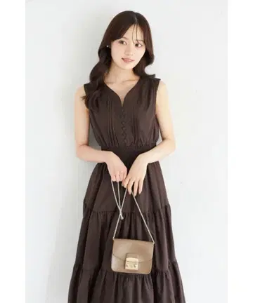 toccocloset 싸개 단추 장식 핀턱 셔링 티어드 원피스