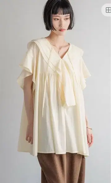 프릴 튜닉 블라우스