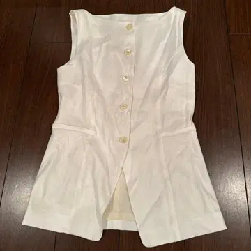 KUM 화이트 슬리브리스 베스트 S