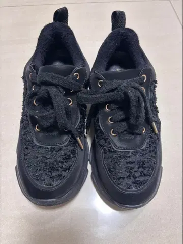 RANDA 캐주얼 스니커즈 블랙 패브릭/합성 피혁