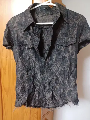 SHELLAC 스네이크 패턴 반팔 셔츠 새상품급!