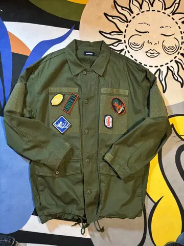 X-LARGE 카키 밀리터리 자켓 와펜 포함