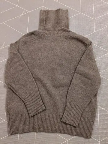 울 95% 터틀넥 브라운 온워드 카시야마