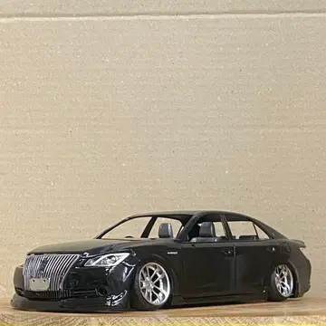 제작 중 아오시마 1/24 크라운 로얄 21 마제스타화