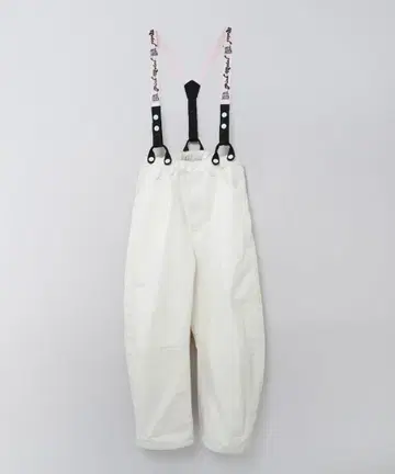 이번 시즌 RNA PM 커브 심 페인터 팬츠