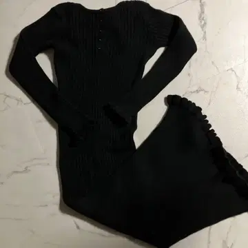 jouetie 백 오픈 니트 롱 원피스 블랙