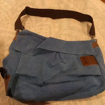 파란색 캔버스 숄더백