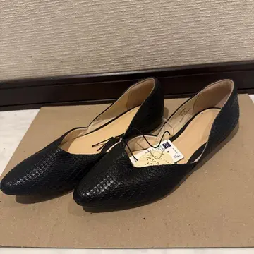 블랙 에나멜 가죽 스틸레토 펌프스