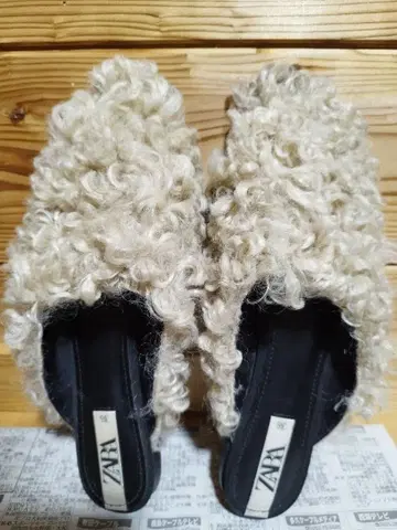 ZARA 퍼풍 샌들 36