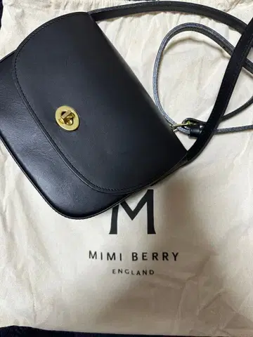 미미 베리 블랙 가죽 숄더백