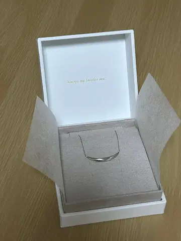 ete 크레센트 문 목걸이 플래티넘