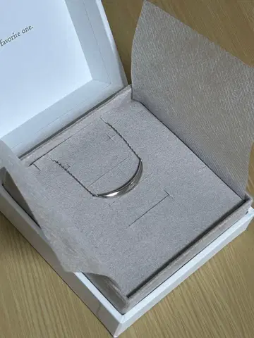 ete 크레센트 문 목걸이 플래티넘