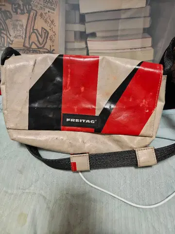 FREITAG LAURA F71 빨검 베이지