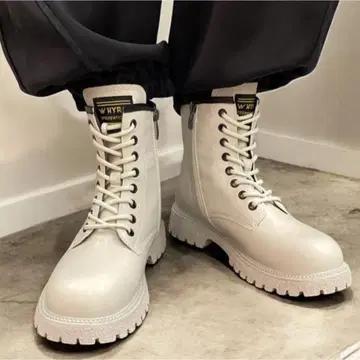 새상품 숏 부츠 여성용 걷기 편한 통굽 23.5cm 아이보리