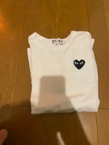 PLAY 하트 로고 화이트 T셔츠