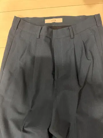 seya. 네이비 플리츠 슬랙스