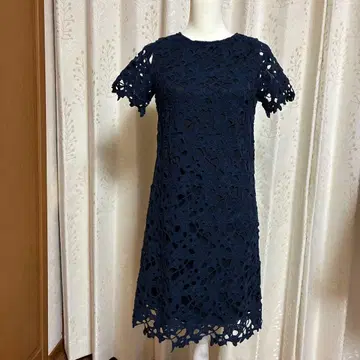 네이비 레이스 반팔 무릎 기장 원피스